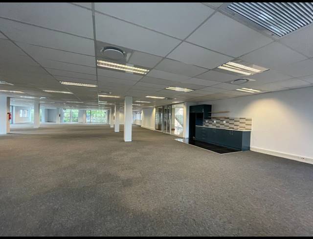 658M² OFFICE TO LET IN BRYANSTON